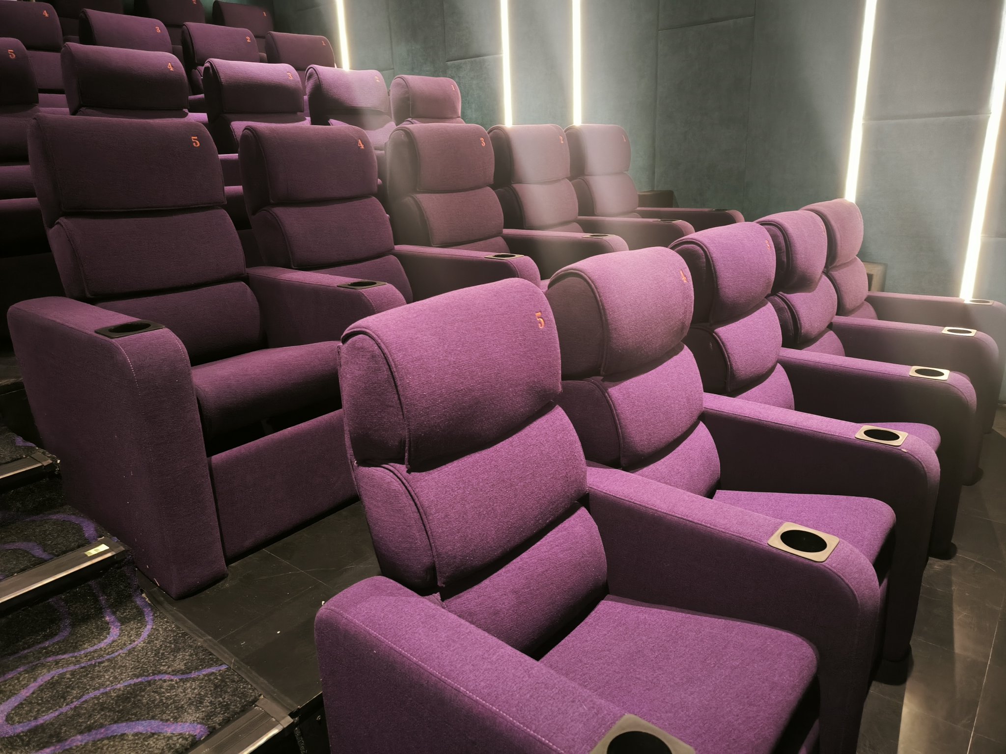 Jadwal Platinum Cineplex hari ini - cineplex interior - platinum cineplex bsd