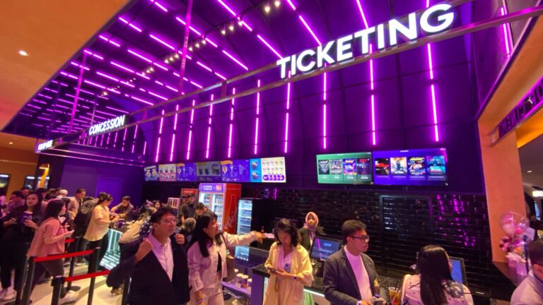 Jadwal Platinum Cineplex hari ini - cineplex interior - ulasan platinum cineplex eastvara bsd